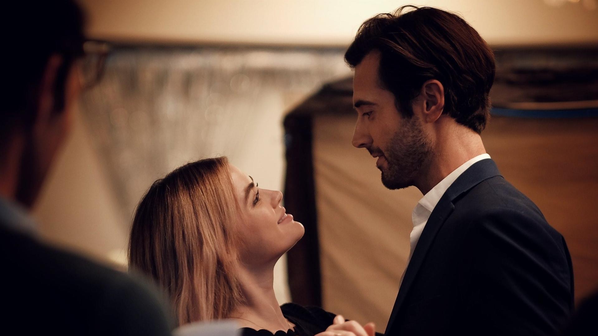 შენნაირი მშვენიერი გოგო / A Nice Girl Like You