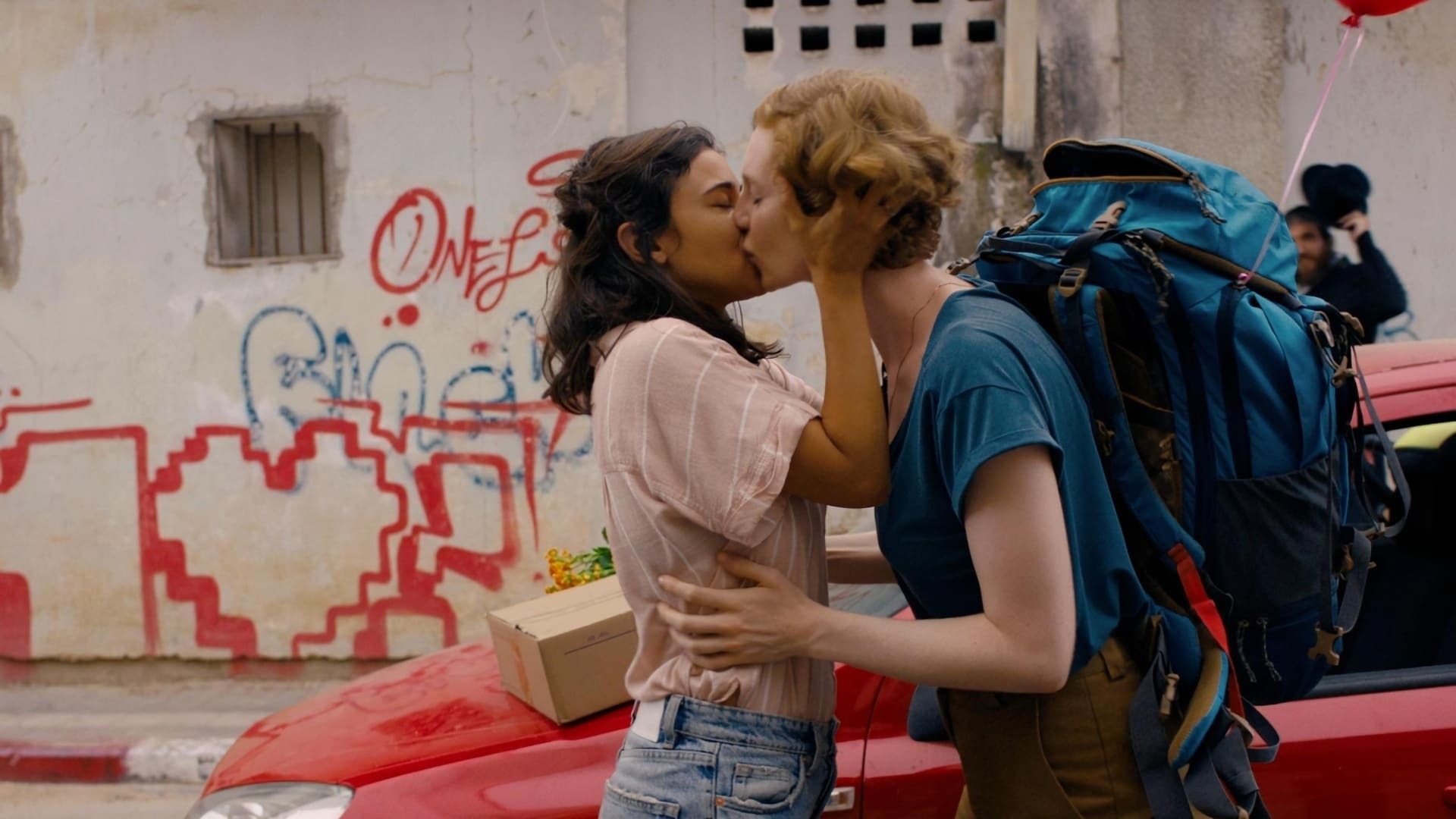 Kiss Me Before It Blows Up / Кошерный Поцелуй