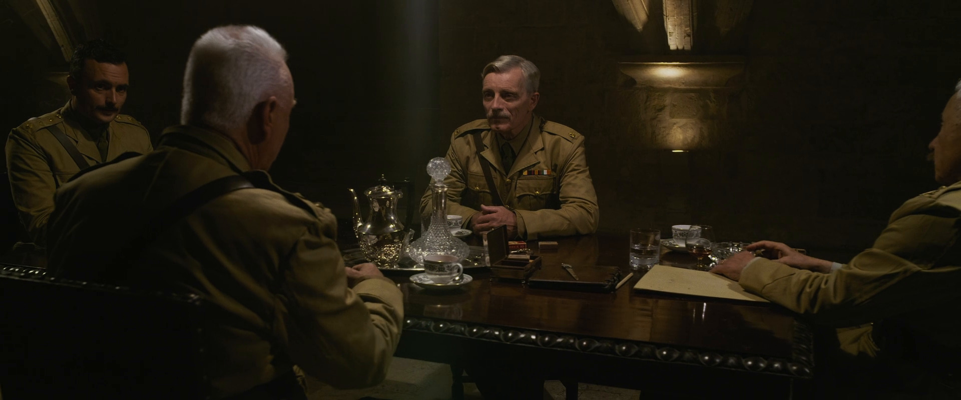 უბრალოდ ხმაური / Blood on the Crown