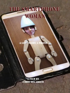 ქალი სმარტფონიდან / La donna dello smartphone