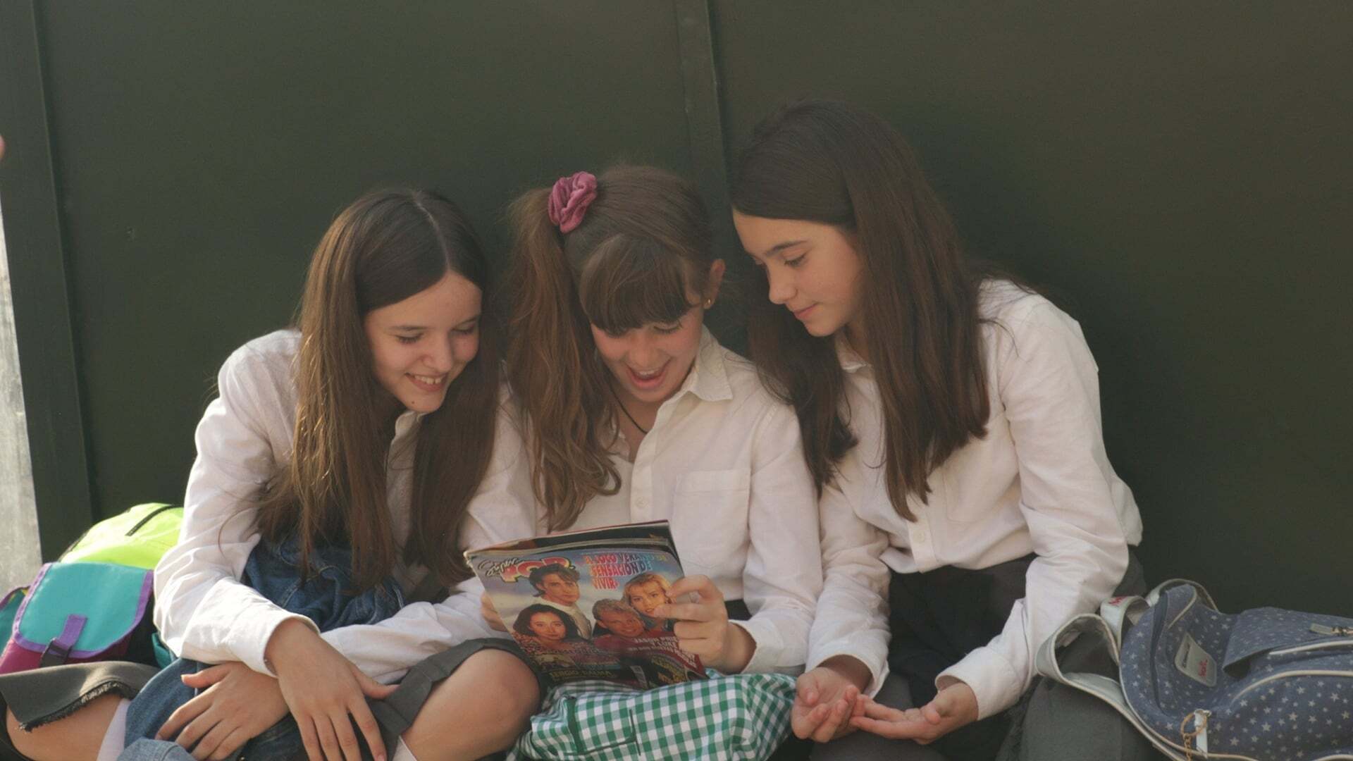 გოგოები / Schoolgirls
