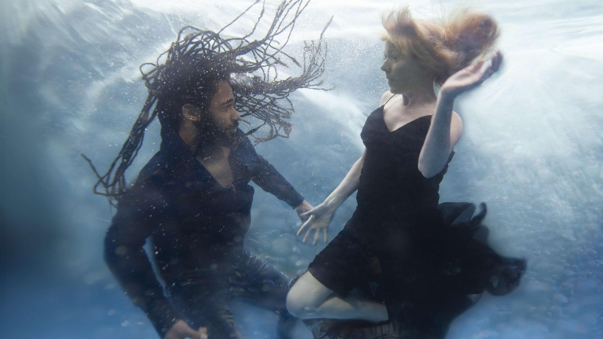 ტალღებს შორის / Between Waves