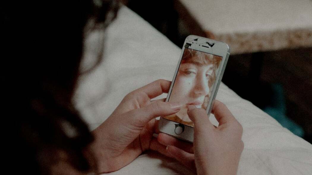 არავინ მიყუროს / All Eyes Off Me
