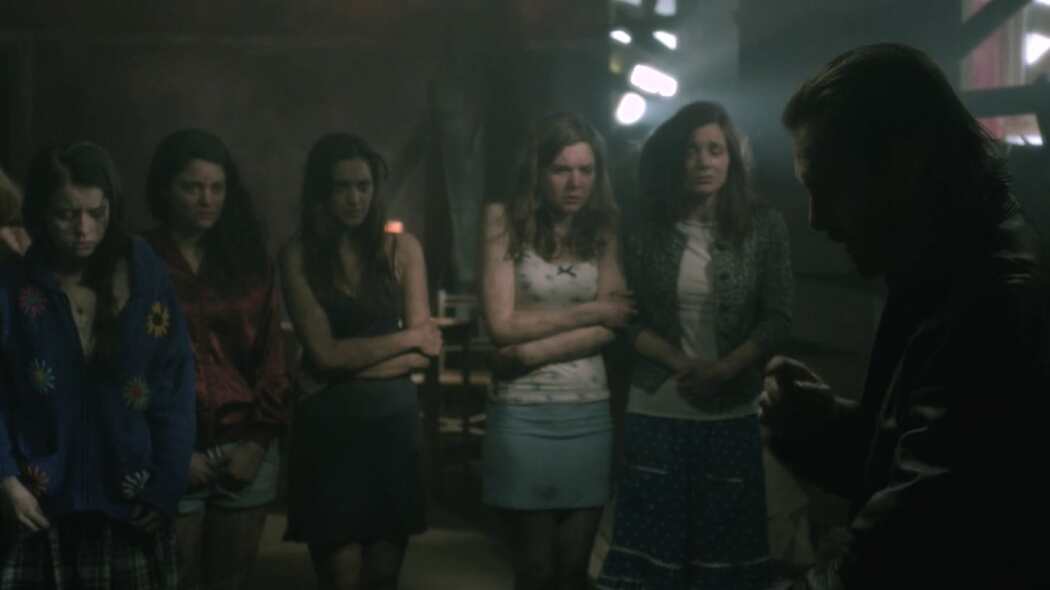 სეზონური სახლი / The Seasoning House
