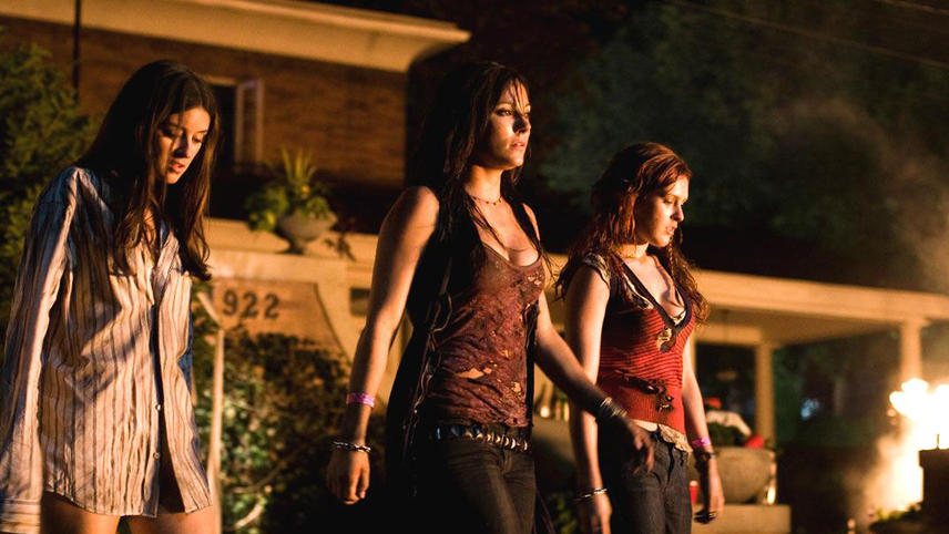 მკვლელობა გოგონების საცხოვრებელში / Sorority Row