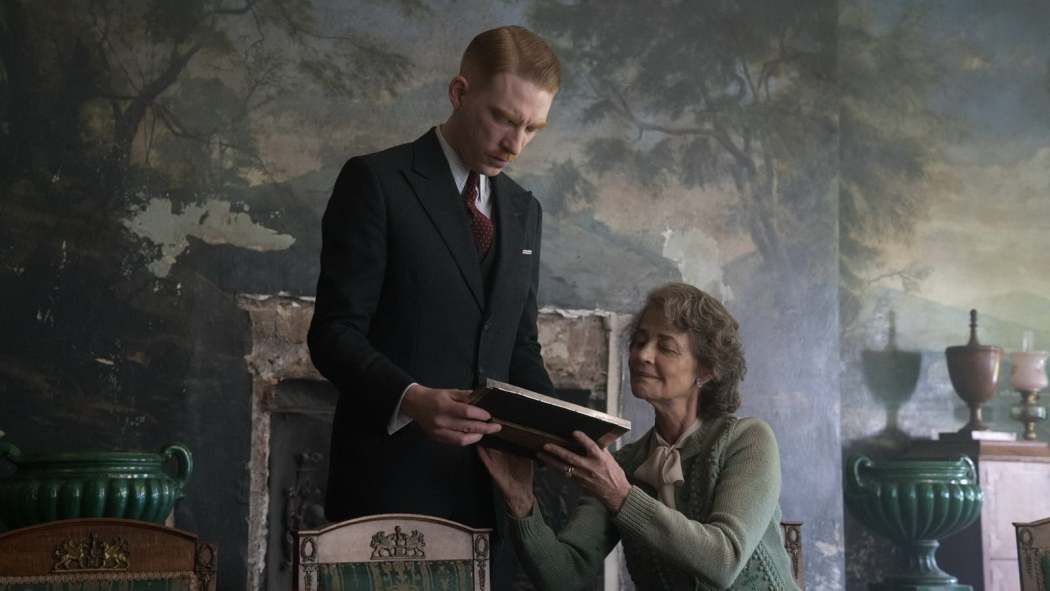 უცნობი / The Little Stranger
