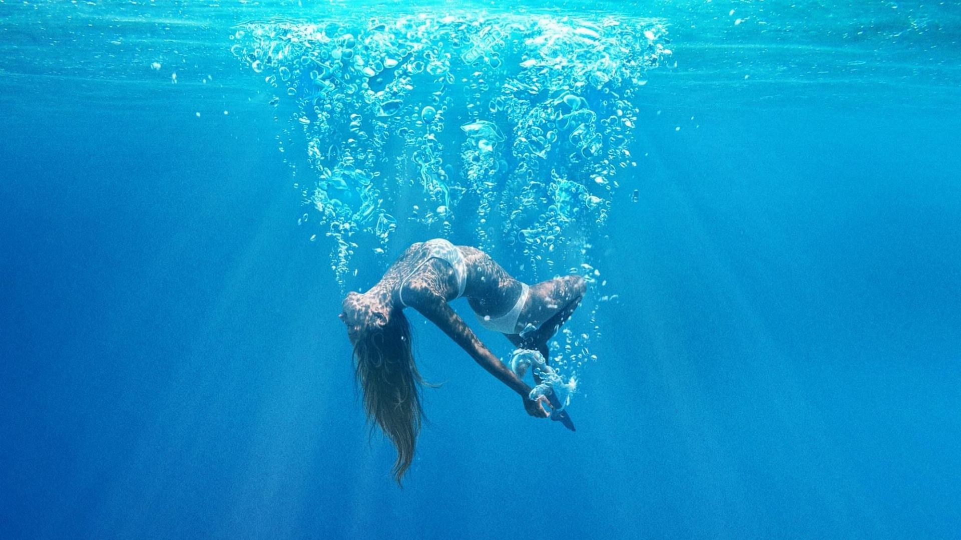 ვერცხლის ტბის ქვეშ / Under the Silver Lake